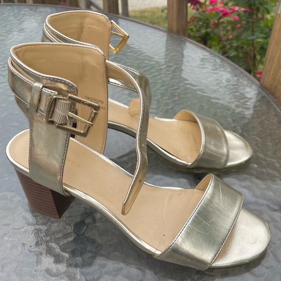Liz Claiborne Gold Strapped Heels - Picture 2 of 5